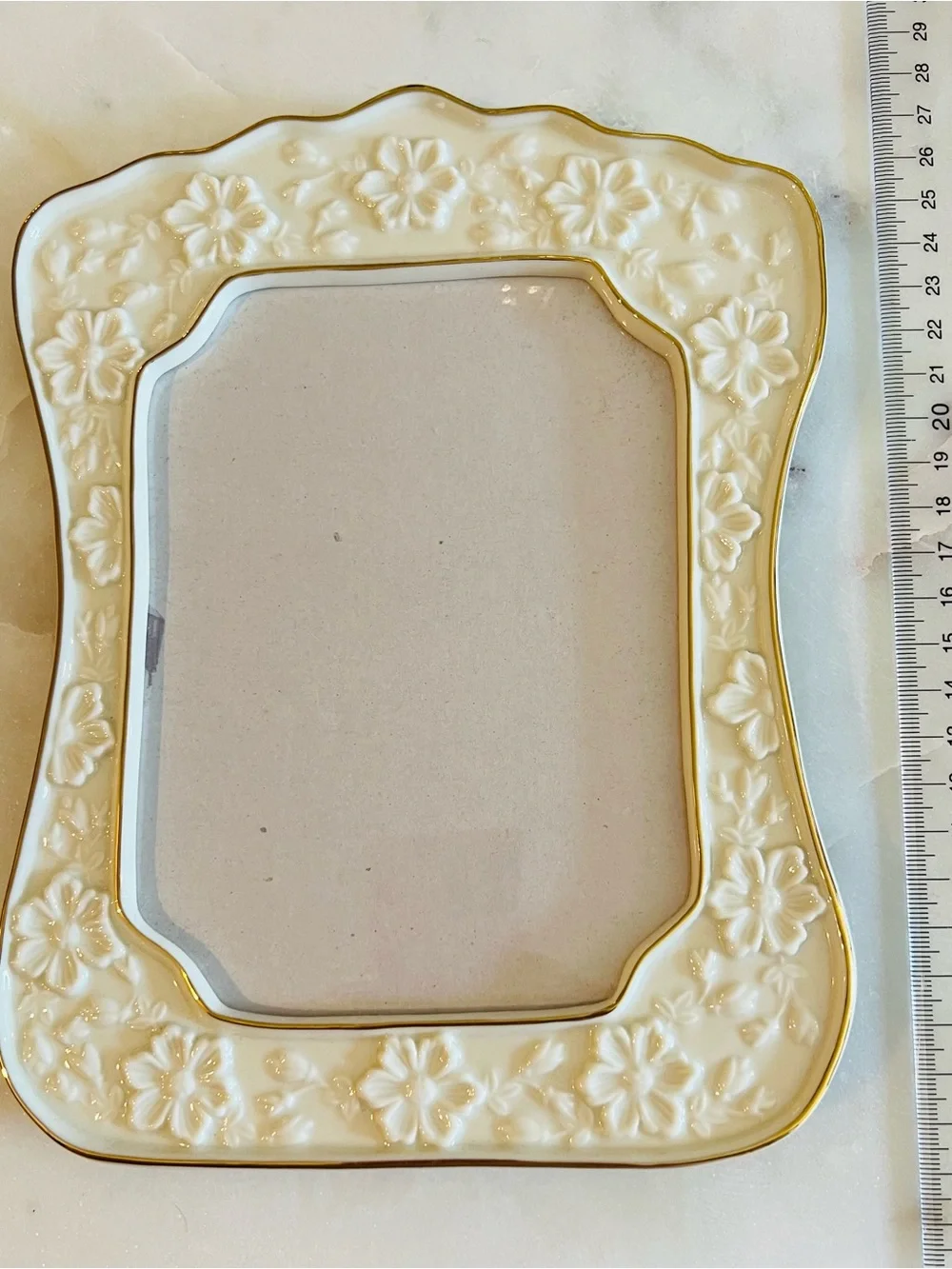Mikasa Fine China Floral Garden Picture Frame with 24K Gold Trim 4x6